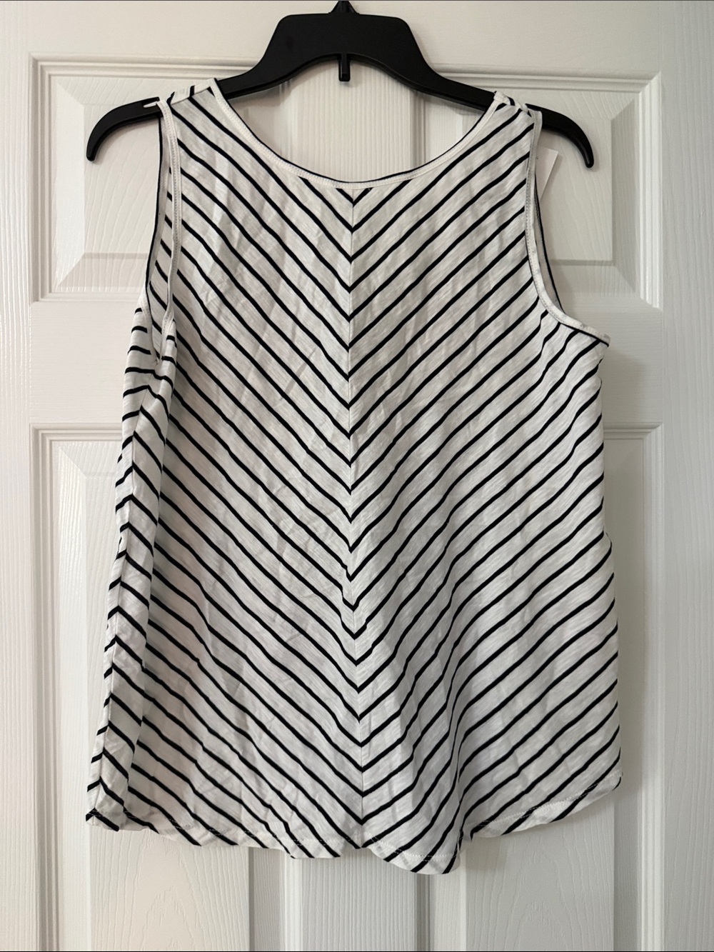 NWT White &  NAVY Striped Sleeveless Women’s Top